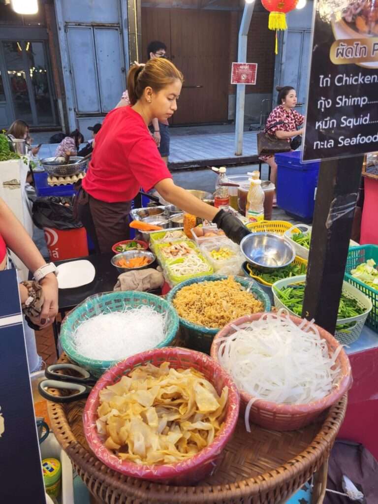 bkkwycieczki-targ-mocny