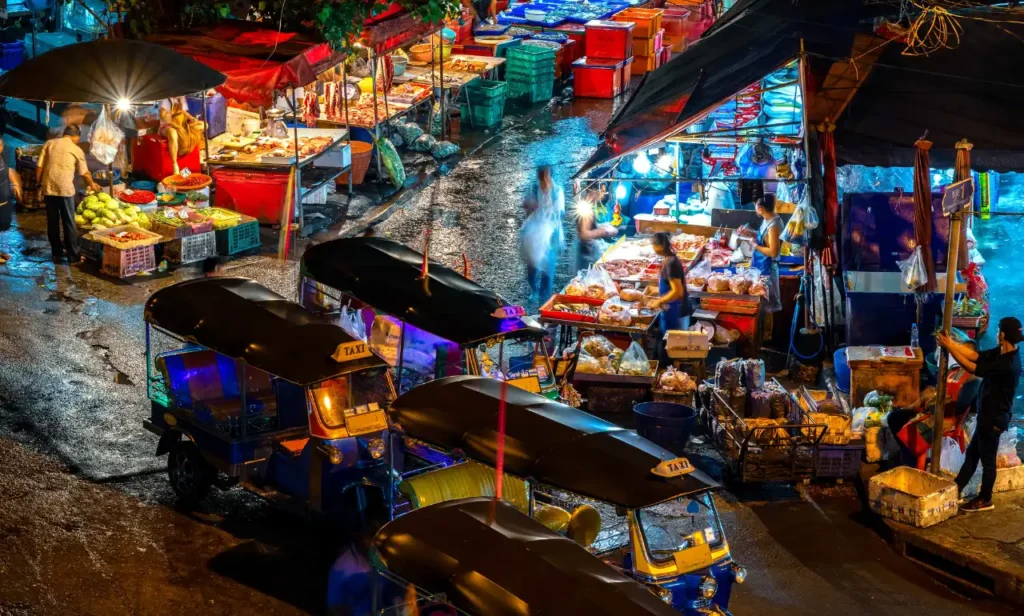 nocny-market-w-bangkoku-bkkwycieczki